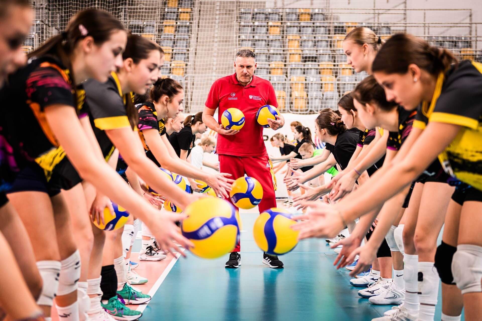 Projekt "Siatkówka łączy pokolenia" zawitał do Stegu Areny