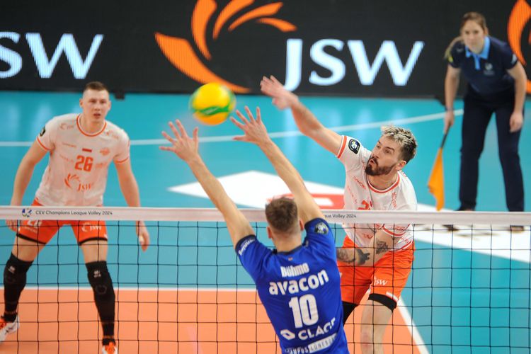 Liga Mistrzów: Jastrzębski w ćwierćfinale, Zaksa zagra w play-offie